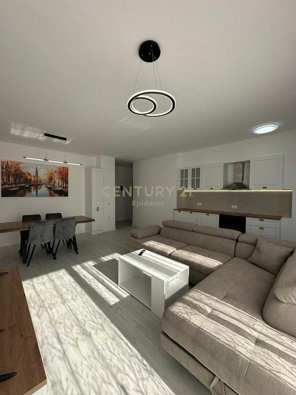 Apartament 3+1+2 për qira pranë Tregut Industrial Durres 800 € /Muaj