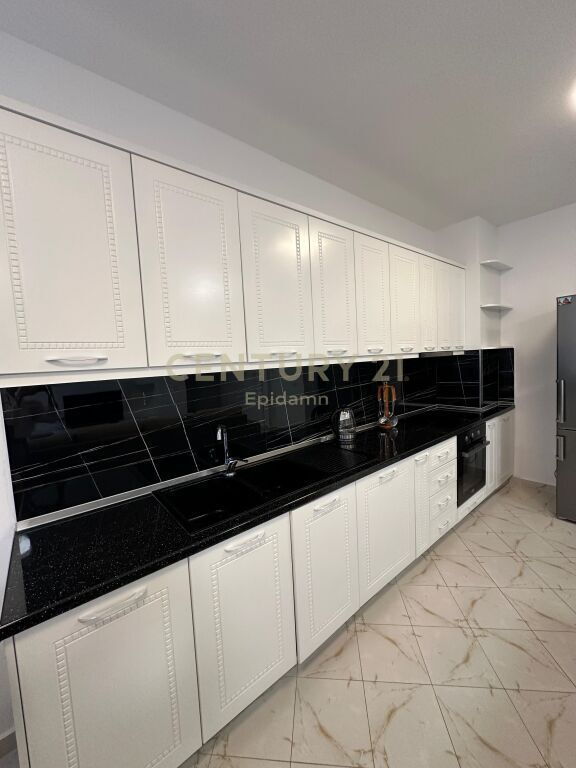 JEPET ME QIRA APARTAMENT 2+1+2 ME PAMJE DETI NE VOLLGA ! 1,200 € /Muaj