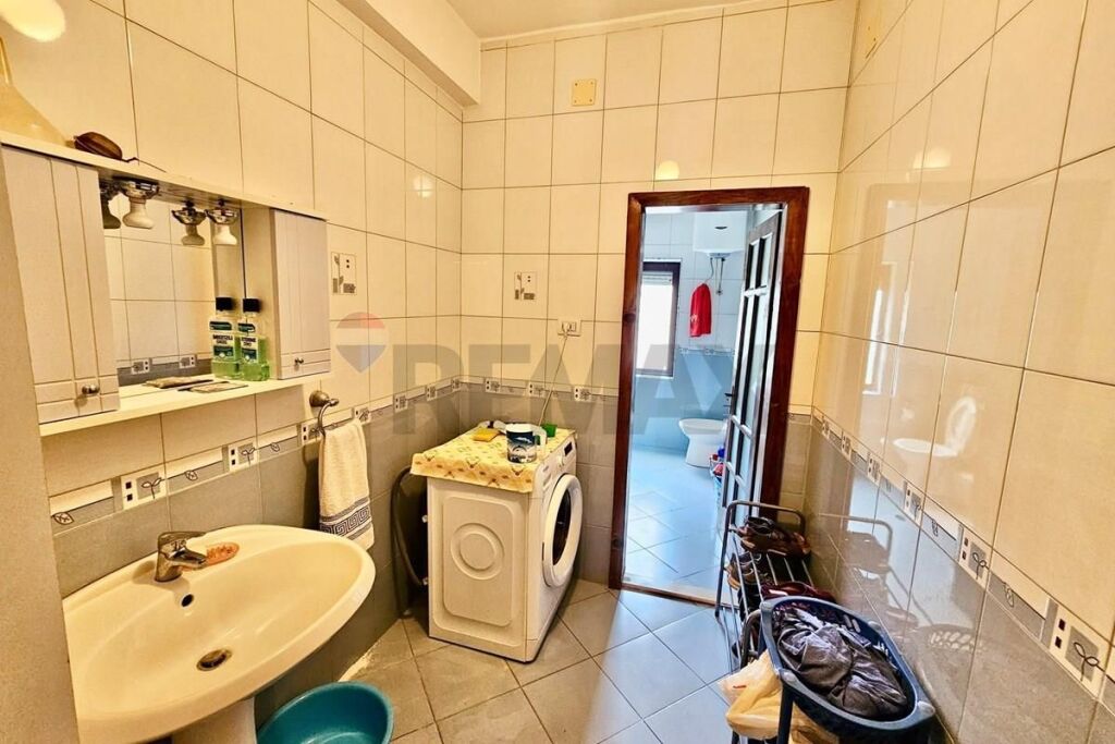Shitet Apartament 4+1+2 në Myslym Shyr