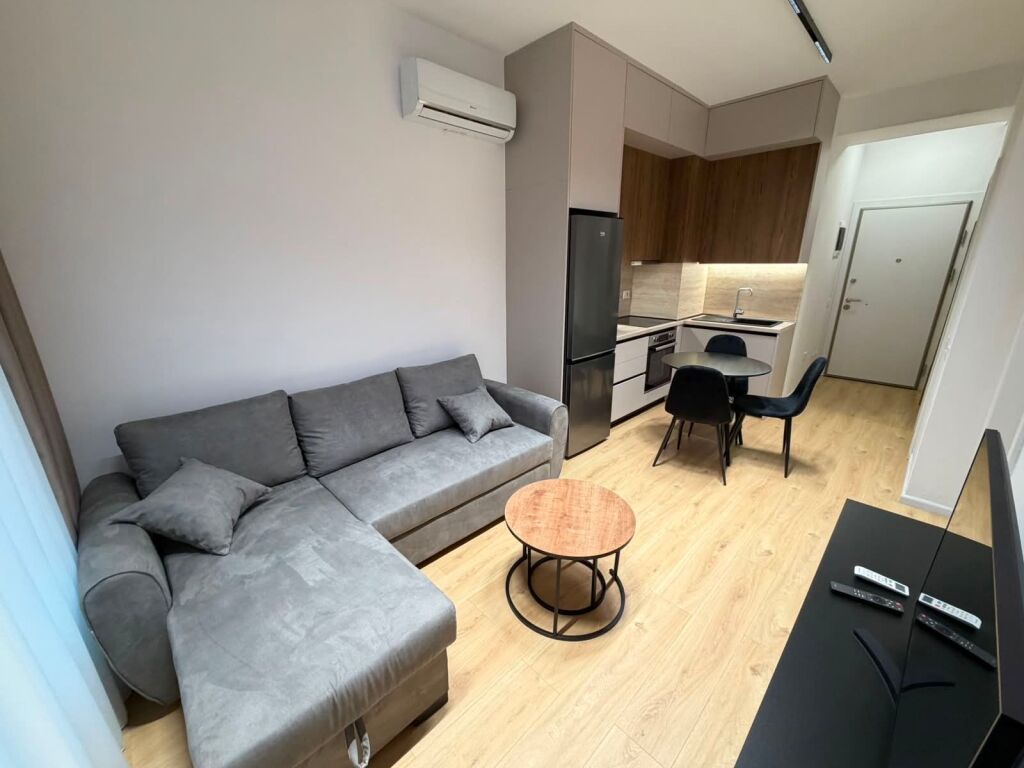 Jepet me qera apartament 1+1  📍 Adresa: Ali Demi, Kompleksi Kadiu