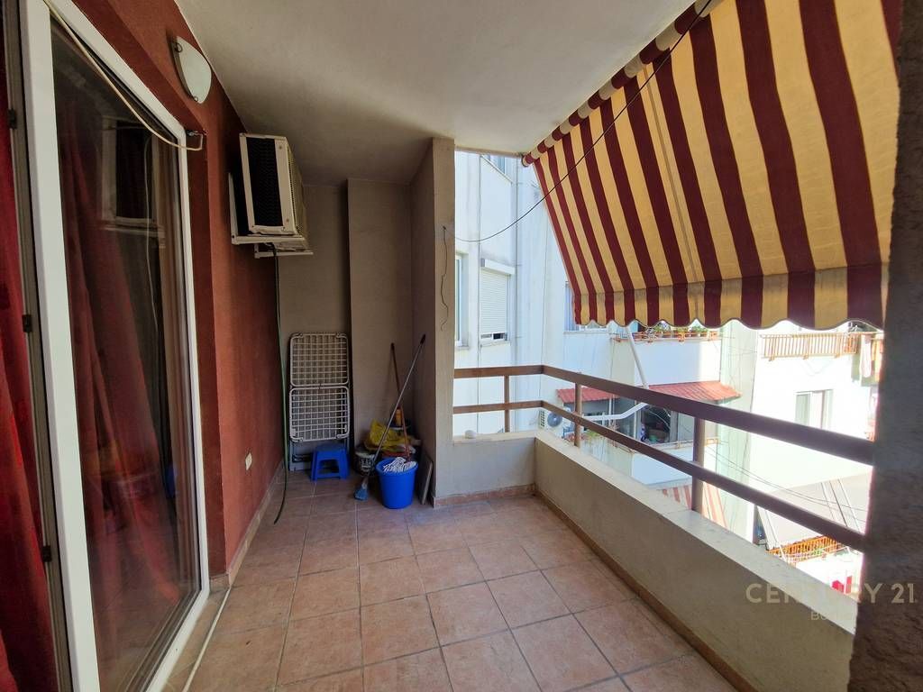 Shitet apartament 2+1 në Yzberisht‼️