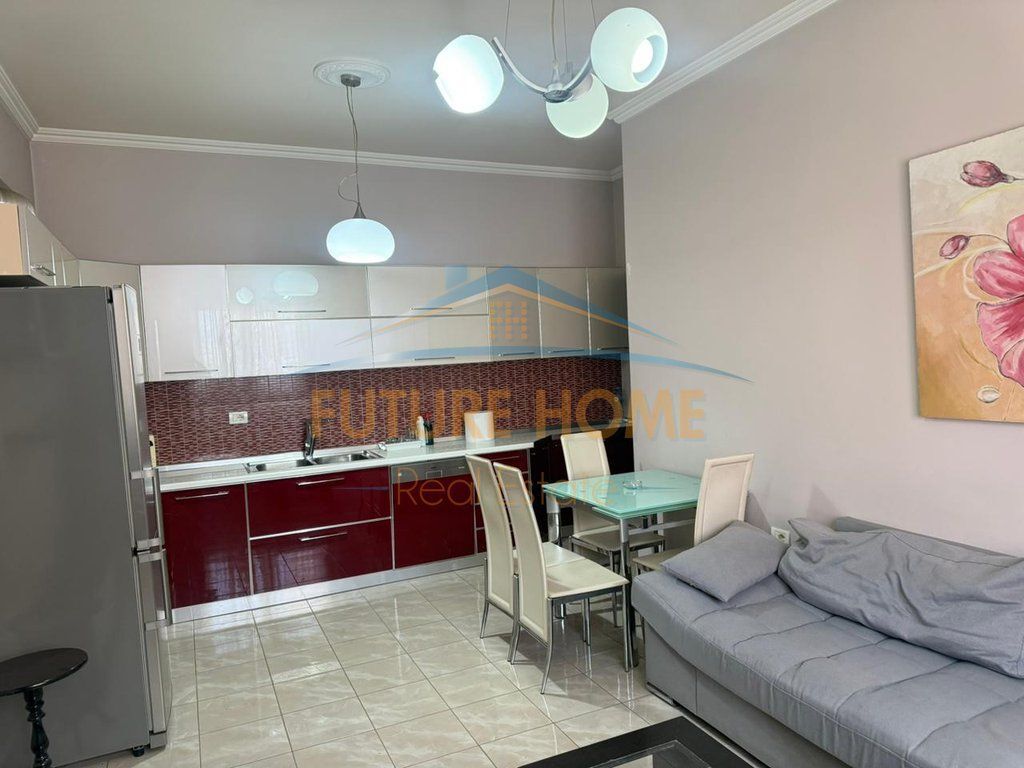Shitet, Apartament 2+1, Ish Parku i Autobuzave, Tiranë. PRI63982