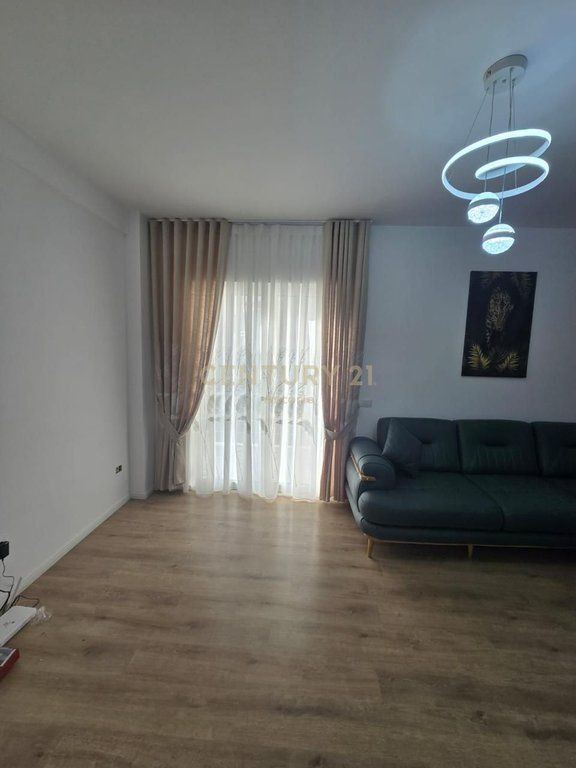 Shitet apartament 1+1, Linze, Pranë Restorant 2 Luanët 135,000 €