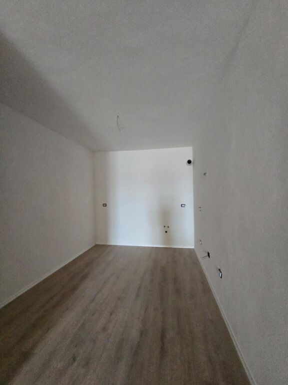 EKSKLUZIVE-SHITET APARTAMENT 2+1 TEK FUSHA AVIACIONIT