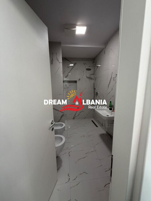 Jepet me Qera Apartament 1+1 pranë Policisë Bashkiake-Tirane (42111592)