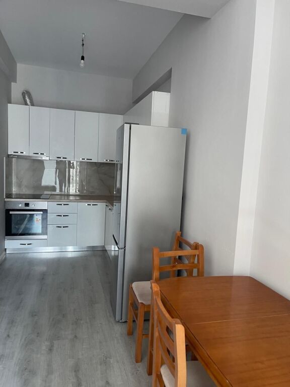 Affittasi appartamento 1+1 al quarto piano vicino a rotonda Astir
