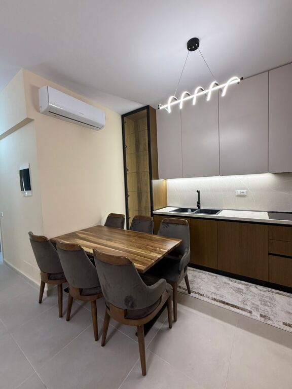 Apartament me qera 2+1 te Rruga Vjena