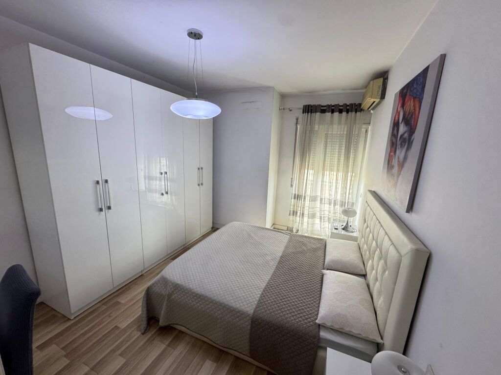 🏡 Jepet me qira apartament 1+1 në Don Bosko  📍 Përballë Vizion Plus 🏢 Kati i 9-të, me 2 ashensorë 🛋️ Apartament 1+1 💶 Çmimi: 600 €/muaj