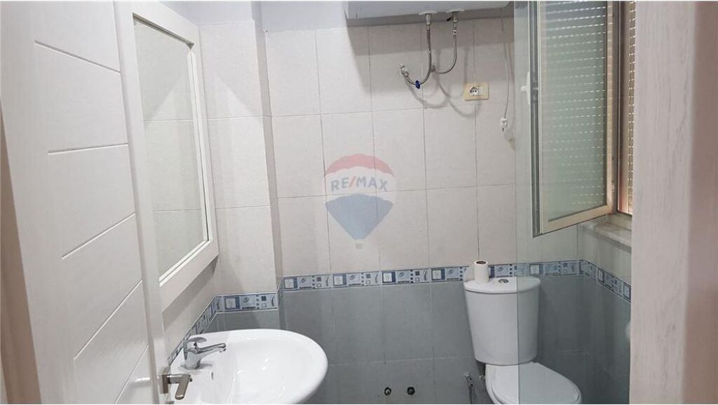 Apartament 2+1+2 me verande te Liqeni i Thate!
