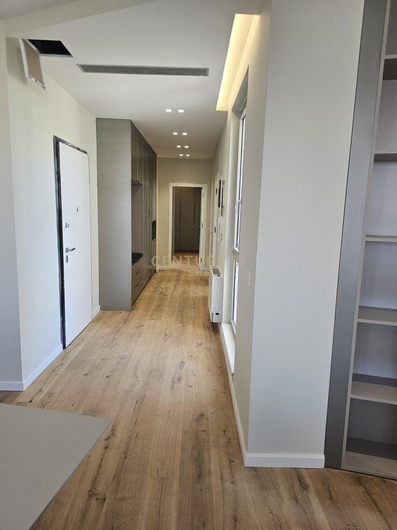 Apartament 2+1 me qira në kompleksin “Green Valley”, Liqeni i Thatë, Tiranë – 1,900€ | 131.2 m²