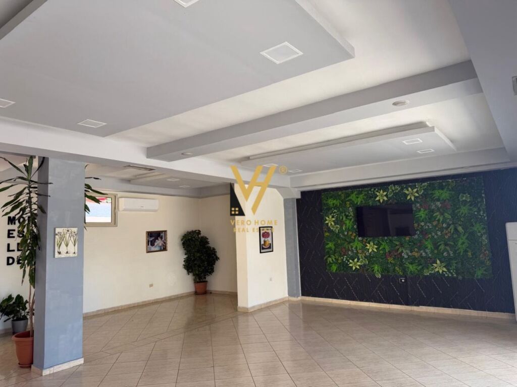 JEPET AMBIENT BIZNESI 150 M2 ME QERA NE LAPRAKE 100.000 LEKE
