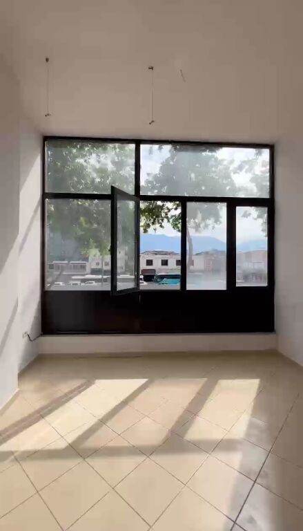 BUSINESS PREMISES FOR RENT!