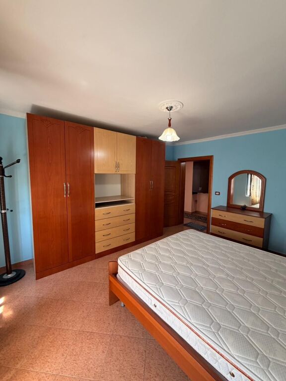 JEPET ME QERA APARTAMENT 2+1 PRANE DEGES SE POLICISE, DURRES