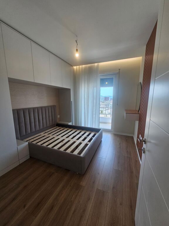 Apartament 1+1 për qera tek UET,Kati 6, 600 euro