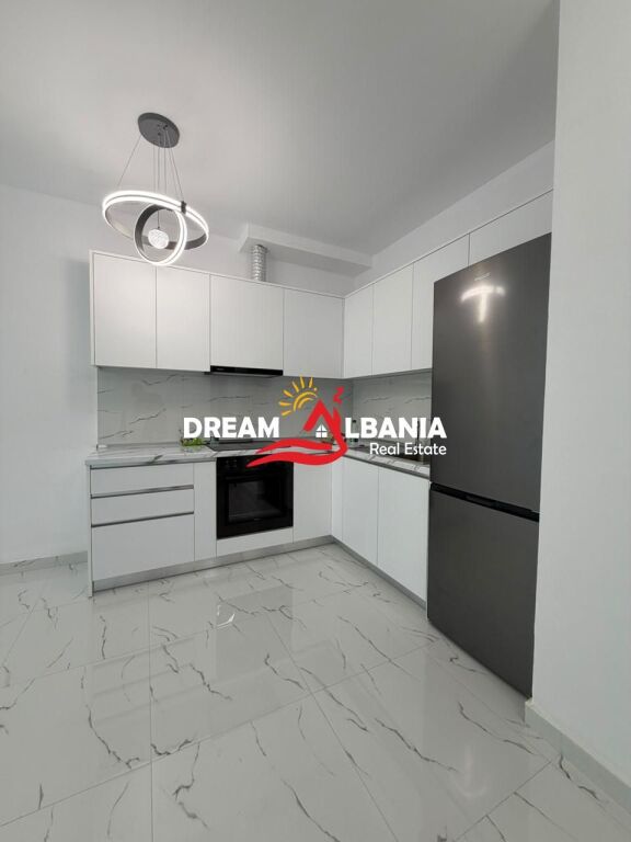 Jepet me Qera Apartament 1+1 pranë Policisë Bashkiake-Tirane (42111592)
