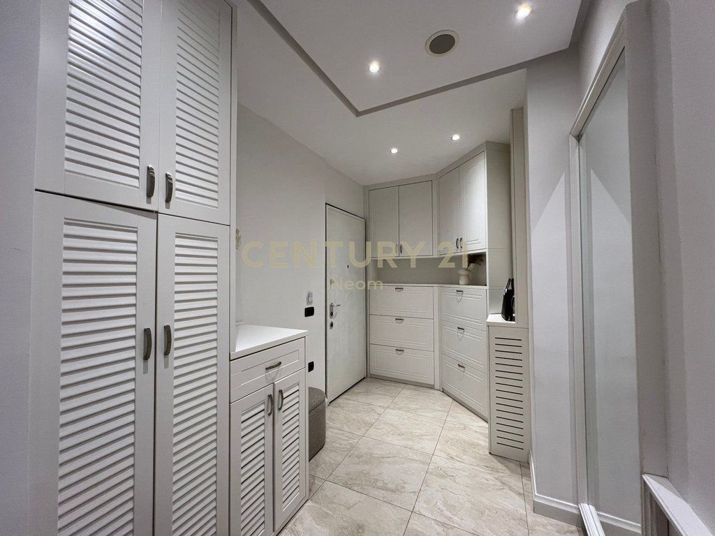 FOR RENT, MODERN PENTHOUSE 2 +1+2 + Parking Space, On the Artificial Lake!