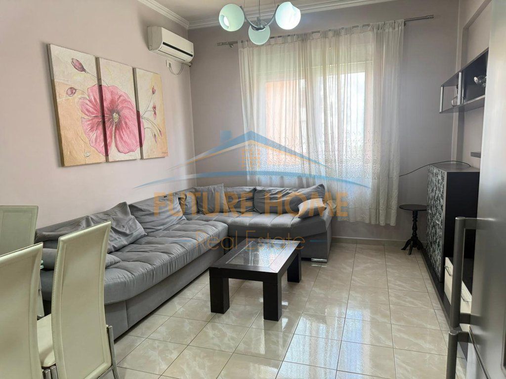 Shitet, Apartament 2+1, Ish Parku i Autobuzave, Tiranë. PRI63982