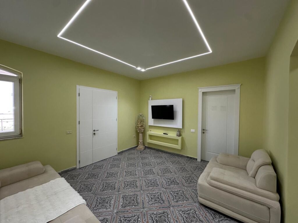 Qera | Vilë 3 + 1 | Laprakë | 1000 €/muaj