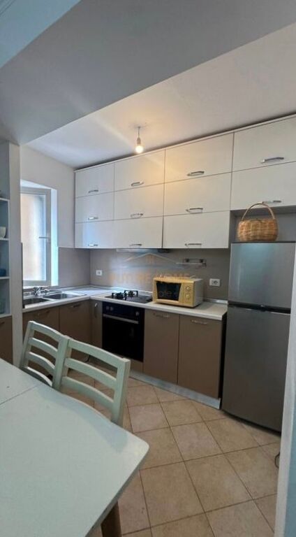 Qera Apartament 3+1, Rruga Fortuzi,Tiranë
