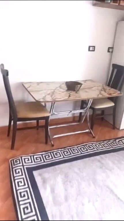JEPET ME QERA APARTAMENT 2+1 TEK RRUGA BARDHYL, 450 EURO