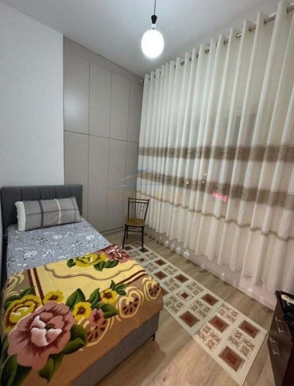 Shitet, Apartament 2+1, i konvertuar, Fresk, Tiranë.
