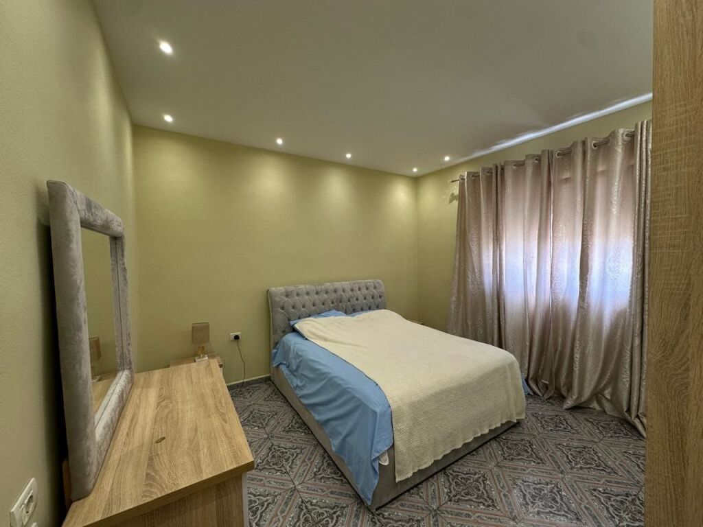 Qera | Vilë 3 + 1 | Laprakë | 1000 €/muaj