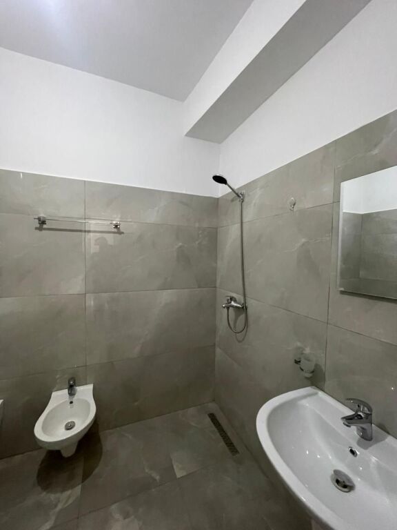 🏡 JEPET ME QIRA APARTAMENT 1+1 – ASTIR, TE RRETHI