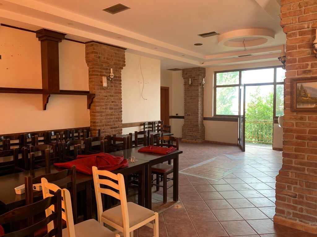 Business premises 3km away from the airport