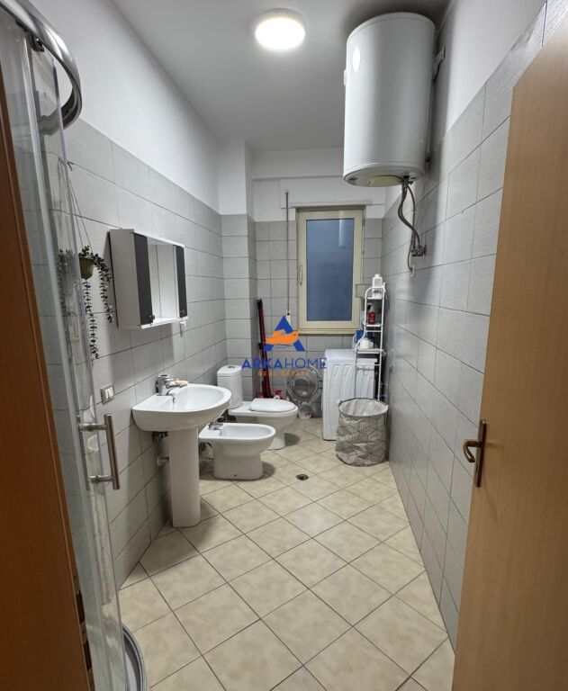 AFFITTASI APPARTAMENTO 1+1+BALCONE "LAGO ASCIUTTO" 60.000 LEKE