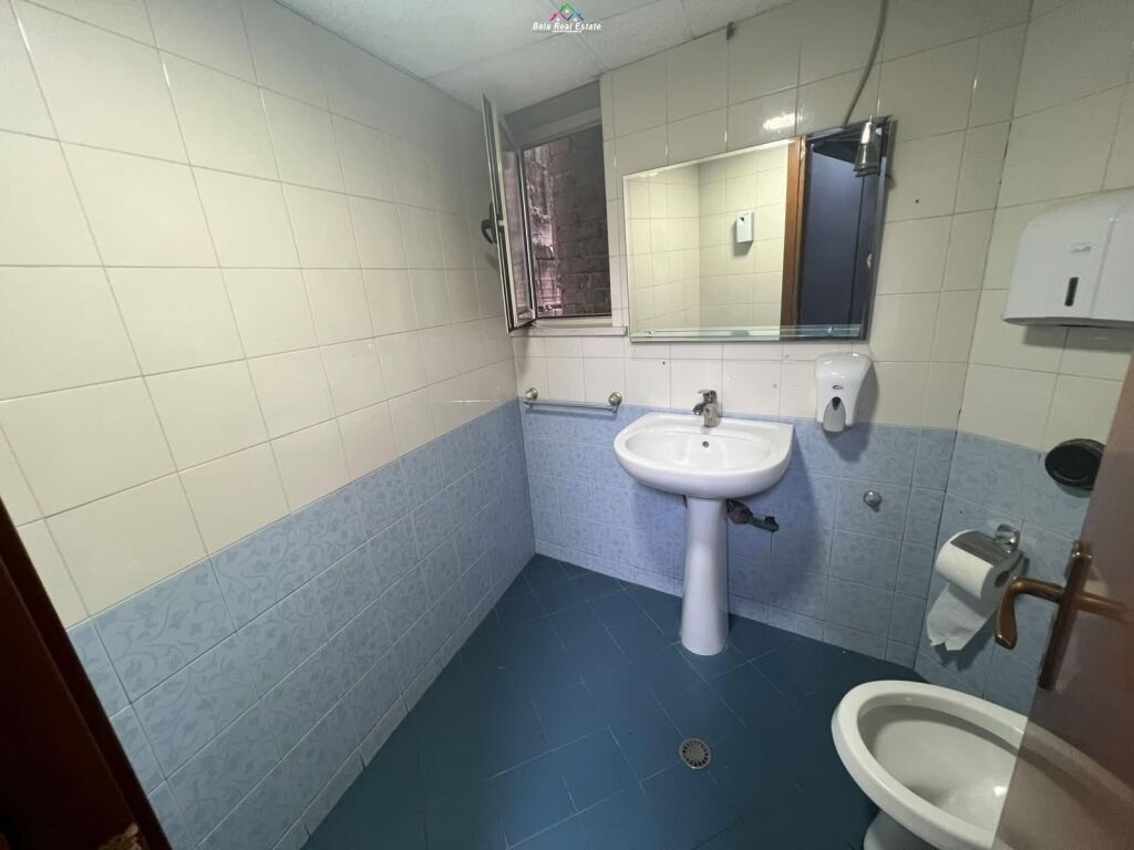 Ufficio in Affitto 3+1 a Bllok (ID BZ2210) Tirana
