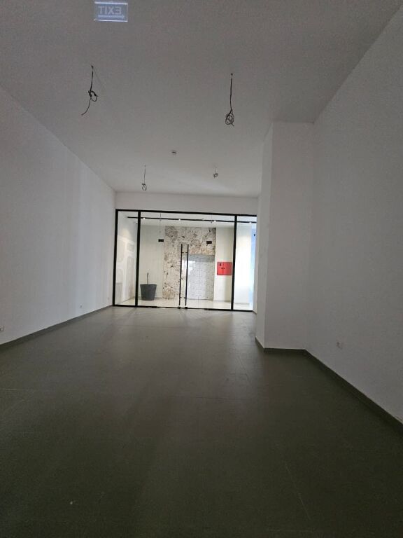 Locale commerciale in affitto nel Garden Building !