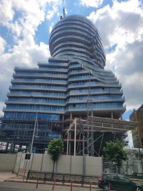 🏙️ **Appartamento 1+1 in vendita a TIRANA'S ROCK – Piazza Skënderbej, Tirana**