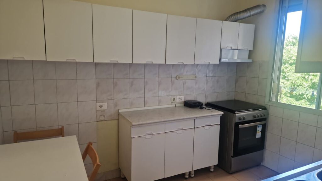Jepet me qera apartament 1+1 te 21 Dhjetori