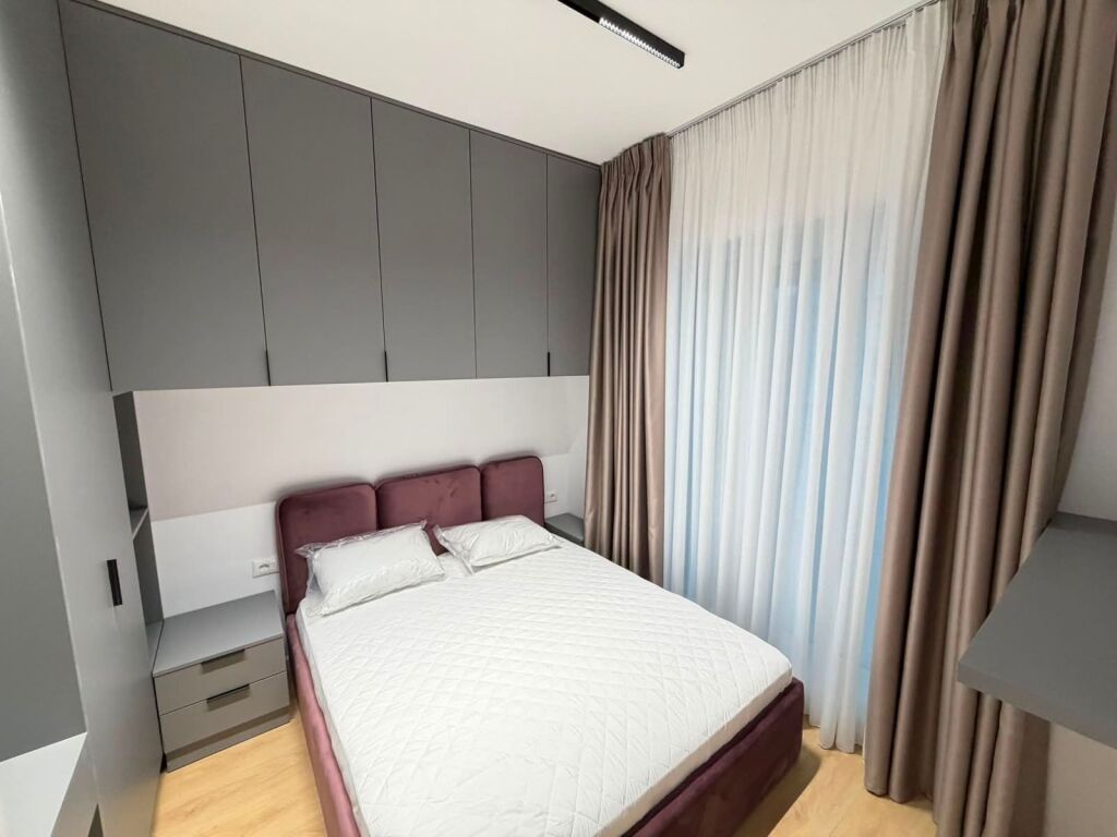 Jepet me qera apartament 1+1  📍 Adresa: Ali Demi, Kompleksi Kadiu