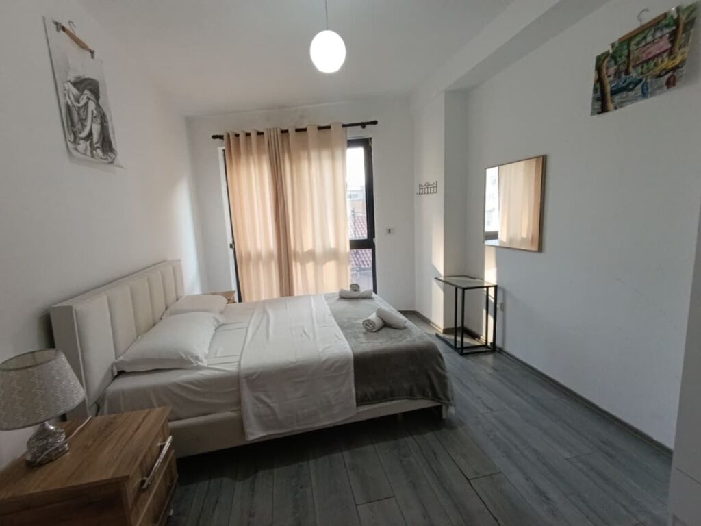 Apartment 2+1+2 bathrooms for rent, 21 Dhjetori!