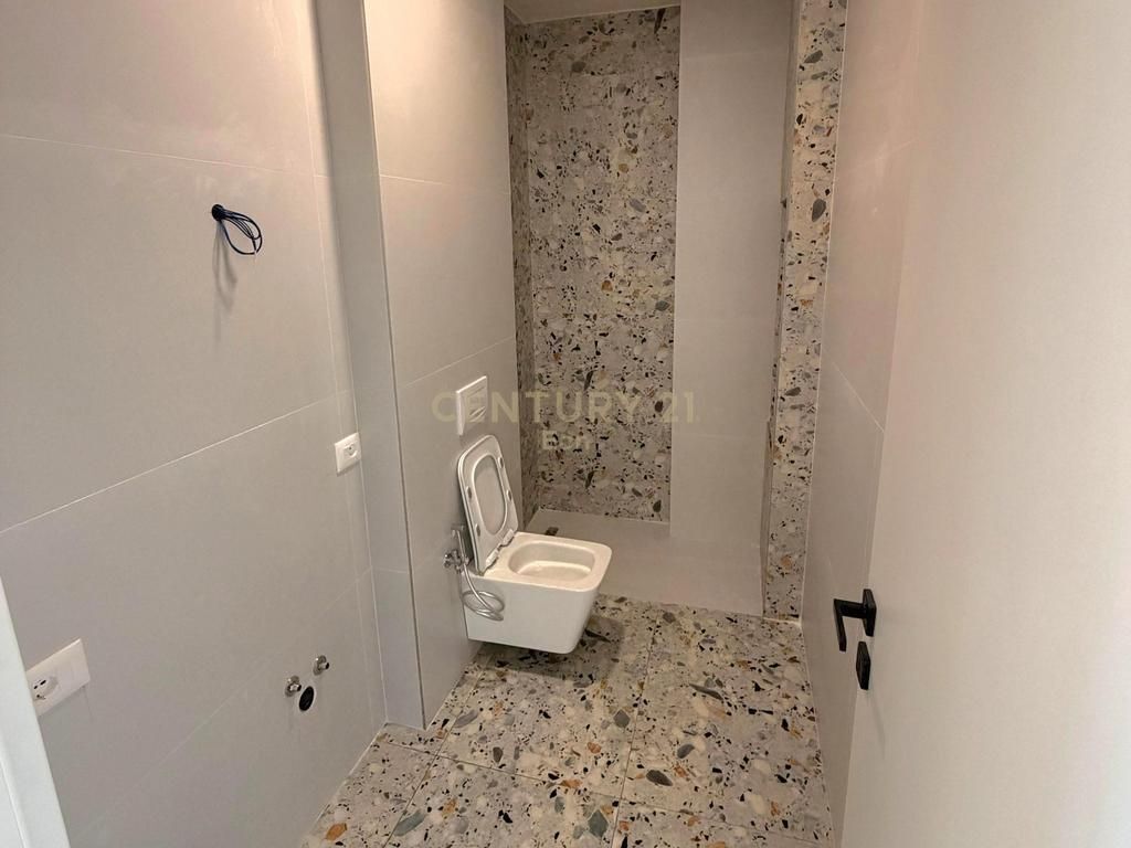 Apartament 1+1 me Pamje Deti 50 metra nga Deti në Golem !