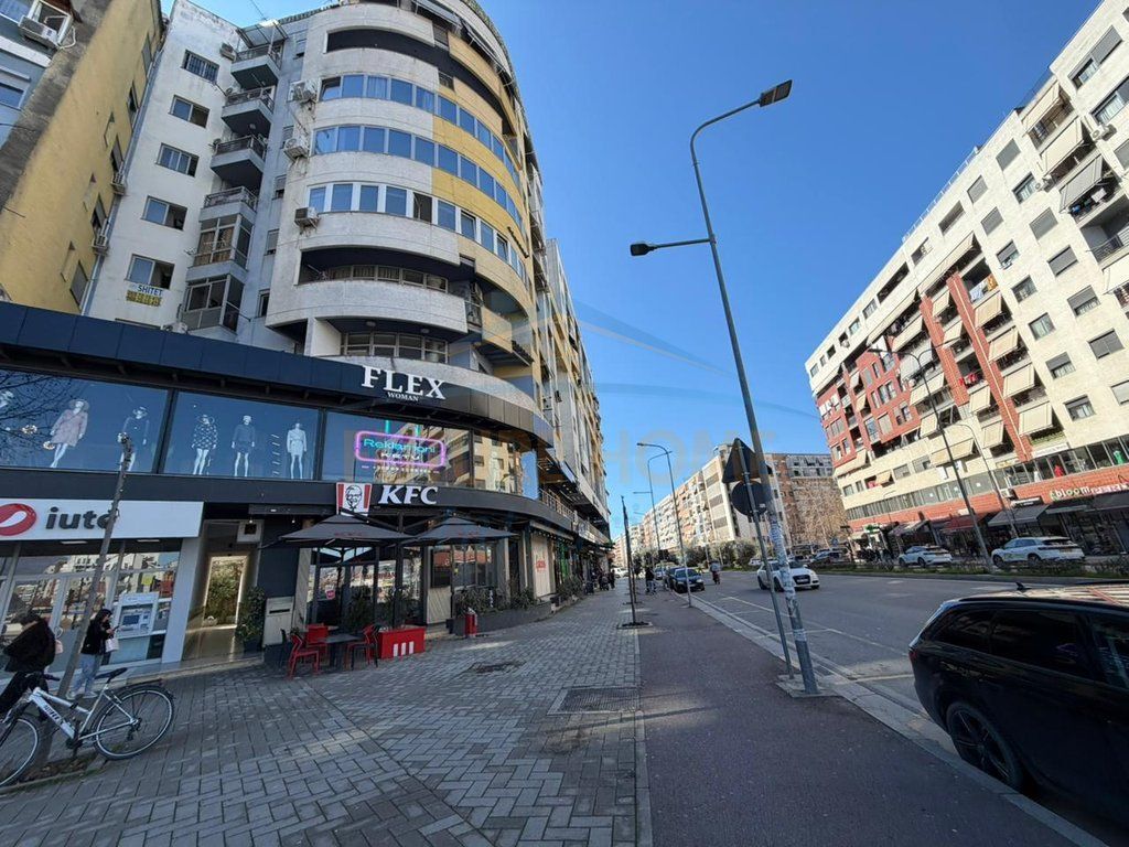 Qera, Ambient për zyra Unaza e Re, Tiranë. 650 €
