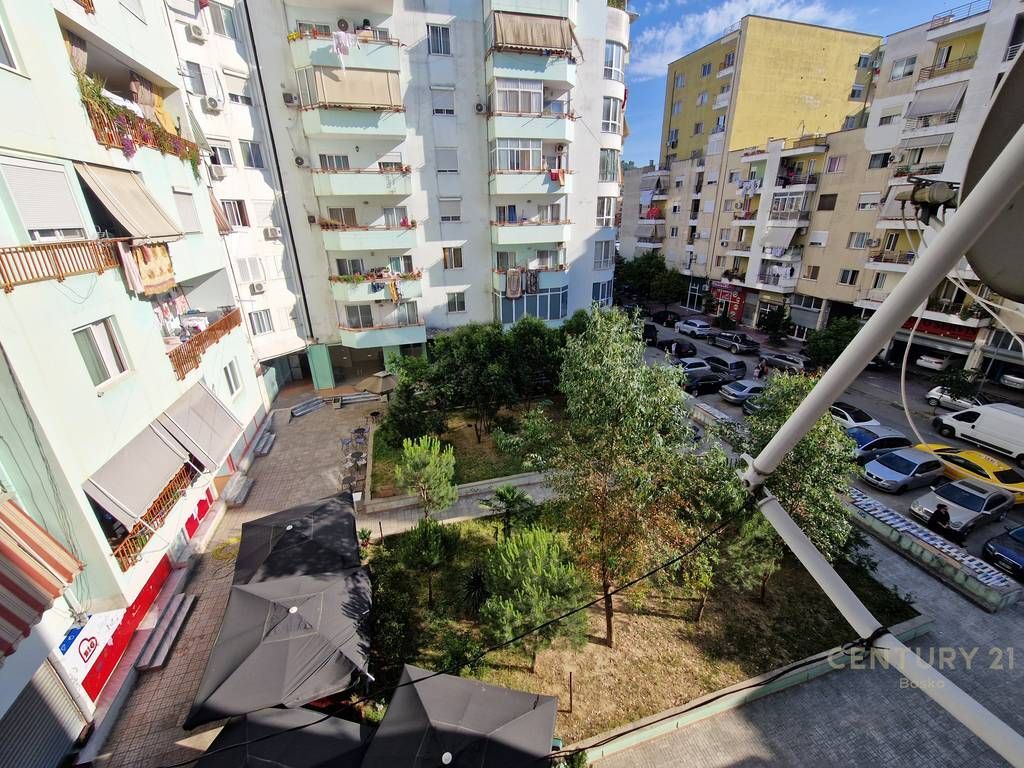 Shitet apartament 2+1 në Yzberisht‼️