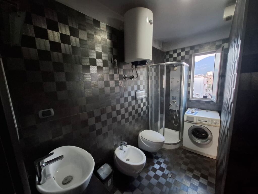 JEPET ME QIRA APARTAMENT NË TIRANË
