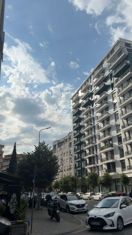 🏠 SHITET Apartament 1+1 tek Komuna e Parisit
