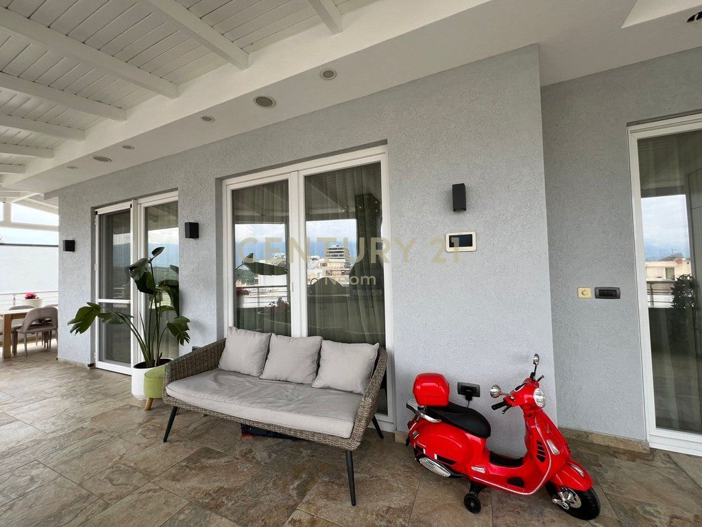 FOR RENT, MODERN PENTHOUSE 2 +1+2 + Parking Space, On the Artificial Lake!