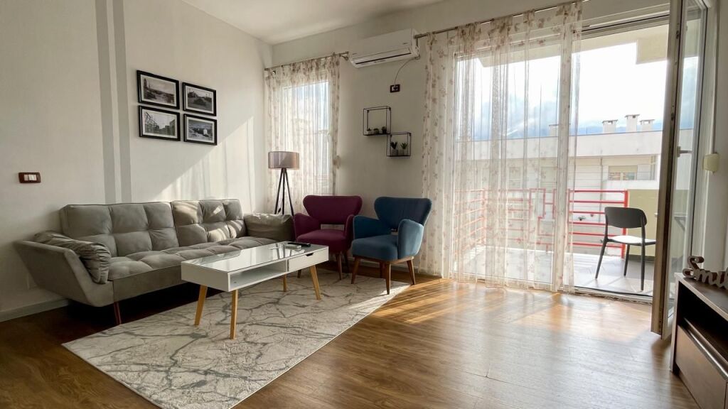 JEPET APARTAMENT 1+1 ME QIRA – QENDËR, PAZAR I RI