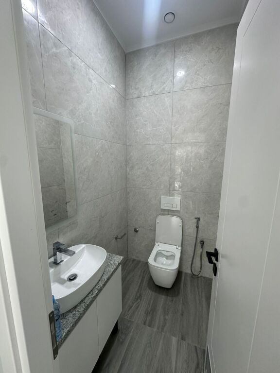 🏢 Spazio Commerciale Premium in Affitto – Via Hoxha Tahsim, Tirana