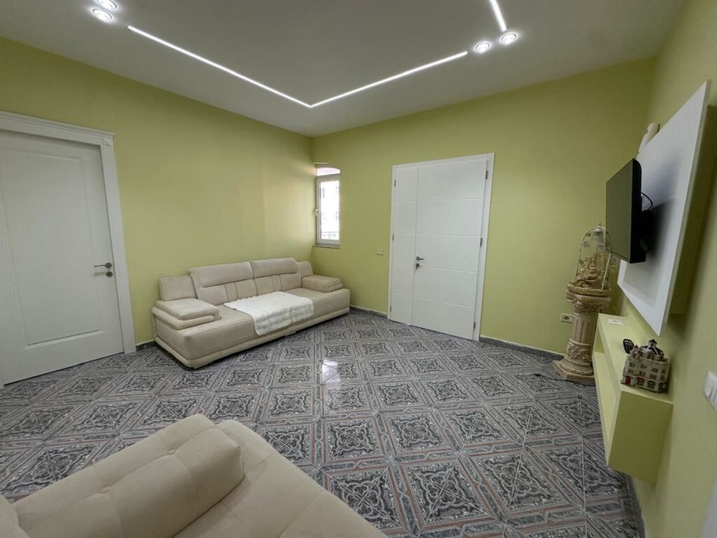 Qera | Vilë 3 + 1 | Laprakë | 1000 €/muaj