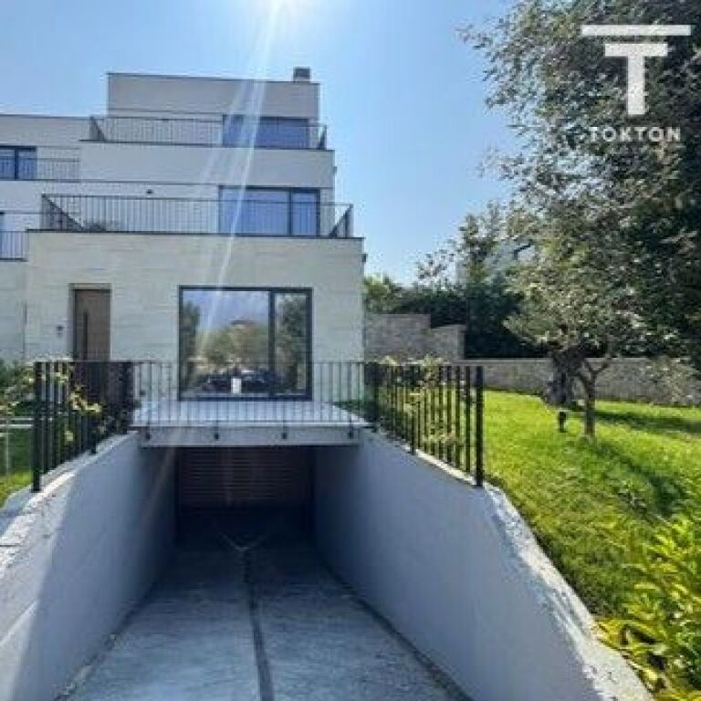 SHITET, VILË E BASHKËNGJITUR, FOREST RESIDENCE, LIQENI I THATË