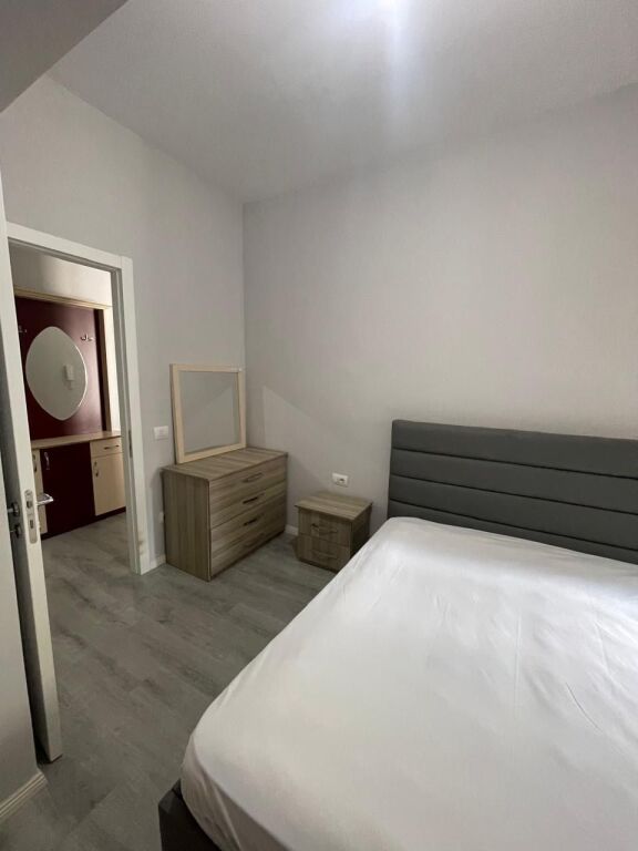 Affittasi appartamento 1+1 al quarto piano vicino a rotonda Astir