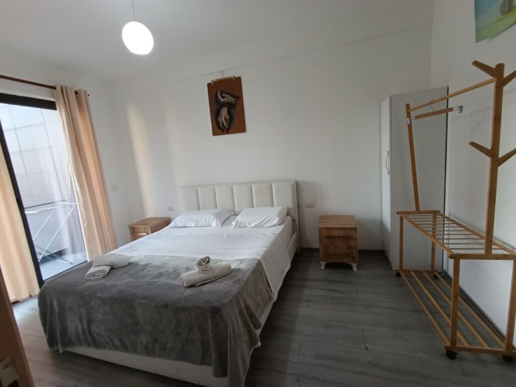 Apartment 2+1+2 bathrooms for rent, 21 Dhjetori!