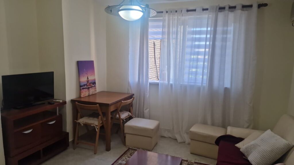 Jepet me qera apartament 1+1 te 21 Dhjetori