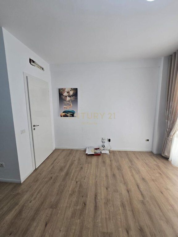 Shitet apartament 1+1, Linze, Pranë Restorant 2 Luanët 135,000 €