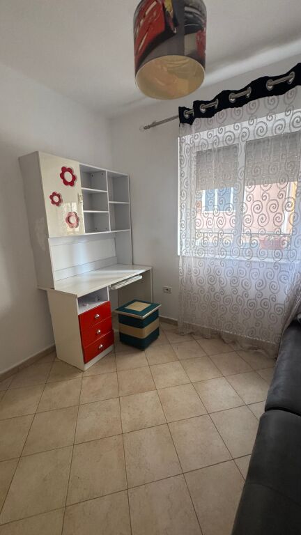 Qera Apartament 3+1, Rruga Fortuzi,Tiranë